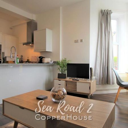Beautiful Apartments On The Sea Front - Sea Road 2 펠릭스토우 외부 사진