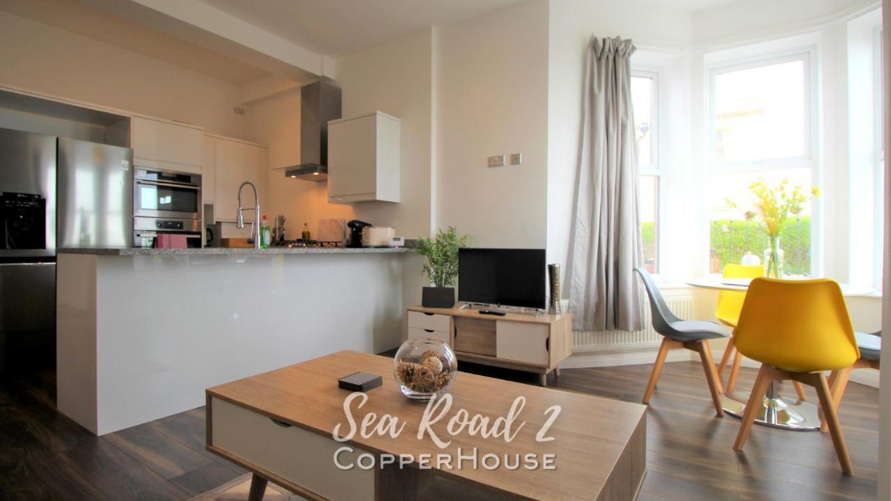 Beautiful Apartments On The Sea Front - Sea Road 2 펠릭스토우 외부 사진