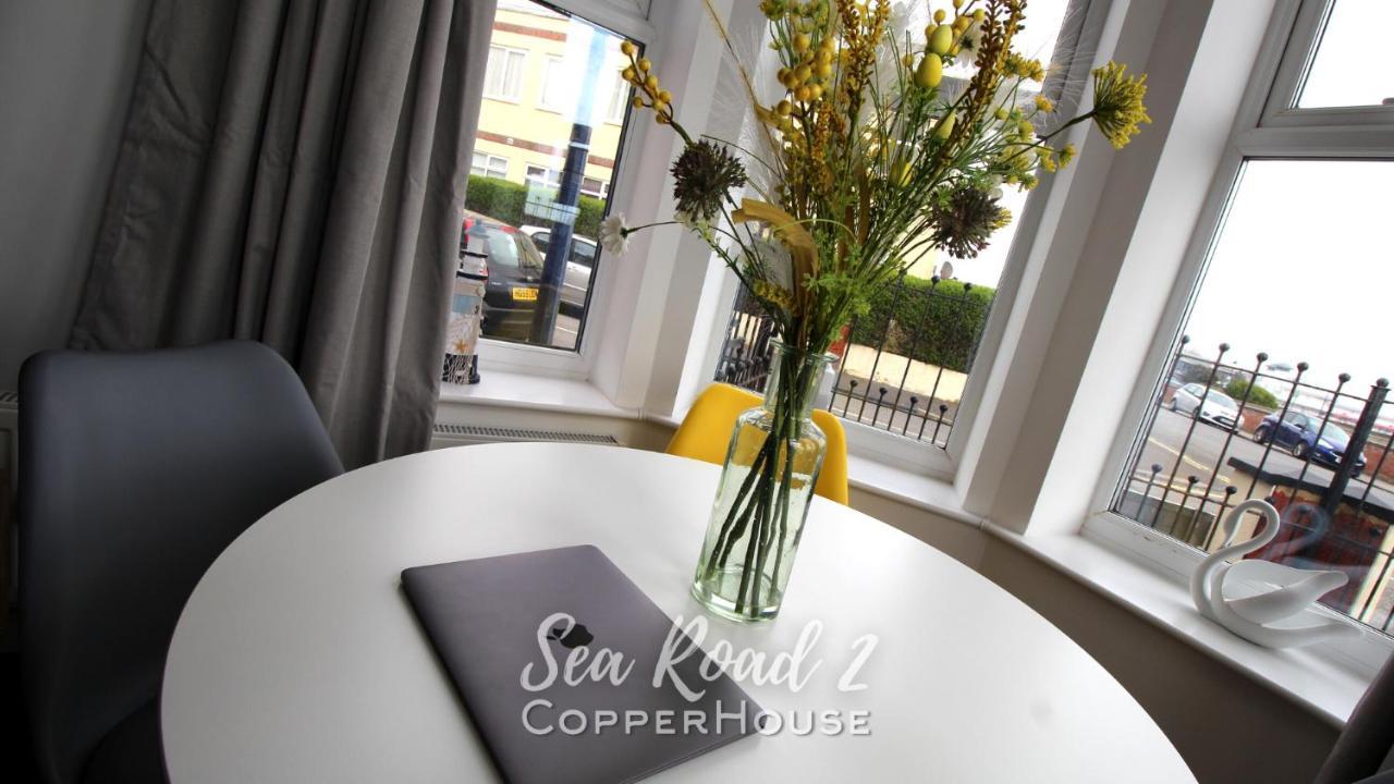 Beautiful Apartments On The Sea Front - Sea Road 2 펠릭스토우 외부 사진