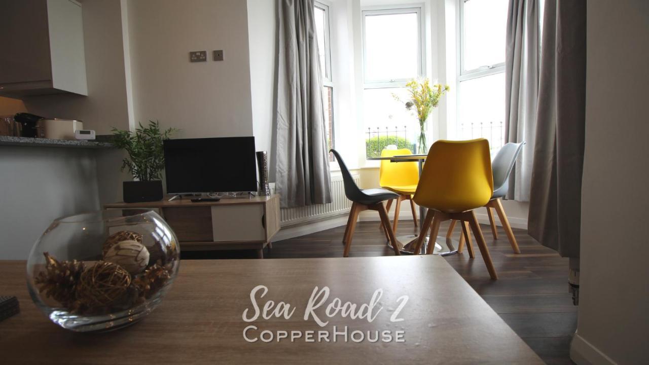 Beautiful Apartments On The Sea Front - Sea Road 2 펠릭스토우 외부 사진
