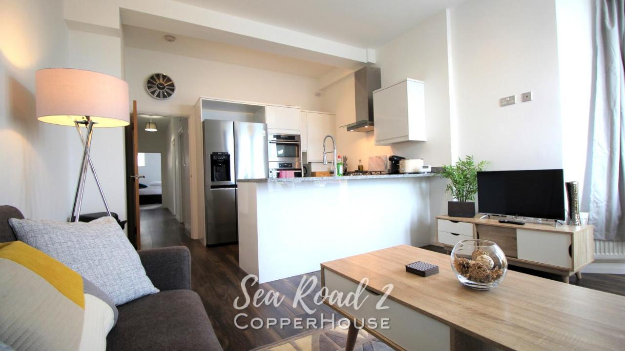 Beautiful Apartments On The Sea Front - Sea Road 2 펠릭스토우 외부 사진
